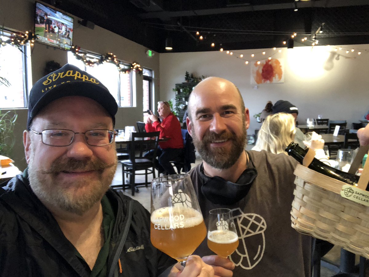Happy New Year. Toasting with <a href="/MadFermentation/">Michael Tonsmeire</a> at <a href="/SapwoodCellars/">Sapwood Cellars Brewery</a>. I shared a Brett Riesling Saison from Juguetes Perdidos in Argentina. Great beers here too!