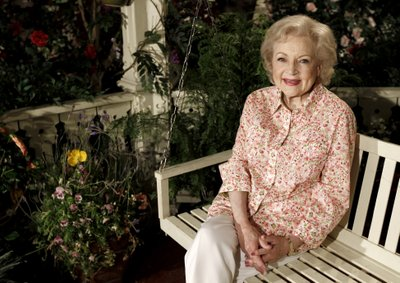 WFLAJB's tweet photo. #BREAKING Beloved actress Betty White dead at 99, according to @TMZ.

We have a #WFLANow stream soon to look back at White's one-of-a-kind career. We hope you'll join us. #HeyJB @WFLA https://t.co/fqQkk3qqRQ
