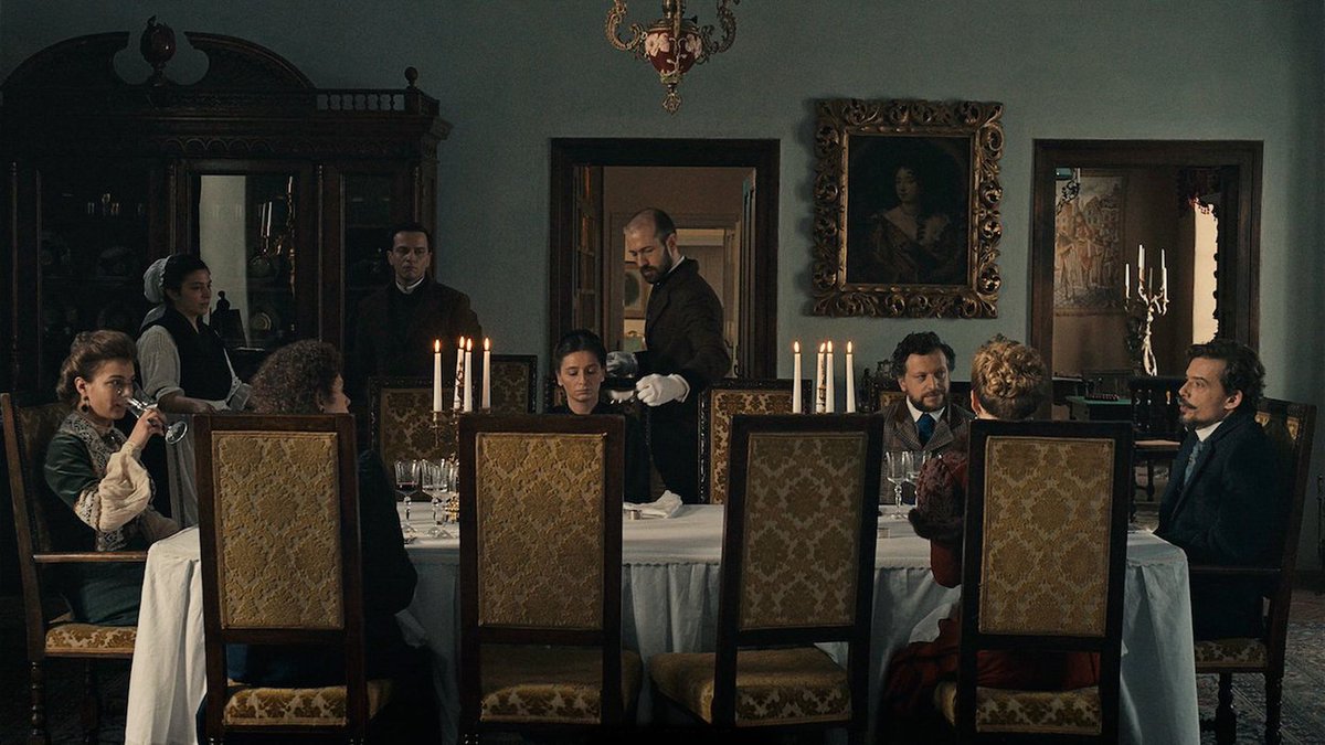 joanmillaret's tweet photo. #Malmkrog de Cristi Puiu a @Filmin @FilminCAT. Pocs personatges tancats en una mansió conversant distesament amb tota l'erudició i la profunditat possibles repensant l'Europa de finals XIX. Realització mil·limètrica que combina teatralitat i profunditat de camp. Un plaer.⭐️⭐️⭐️⭐️ https://t.co/k2ncFFmlTF