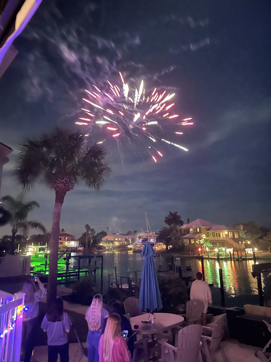 buffwings's tweet photo. A few seconds after midnight January 1, 2021 https://t.co/d5d7xH8UMP