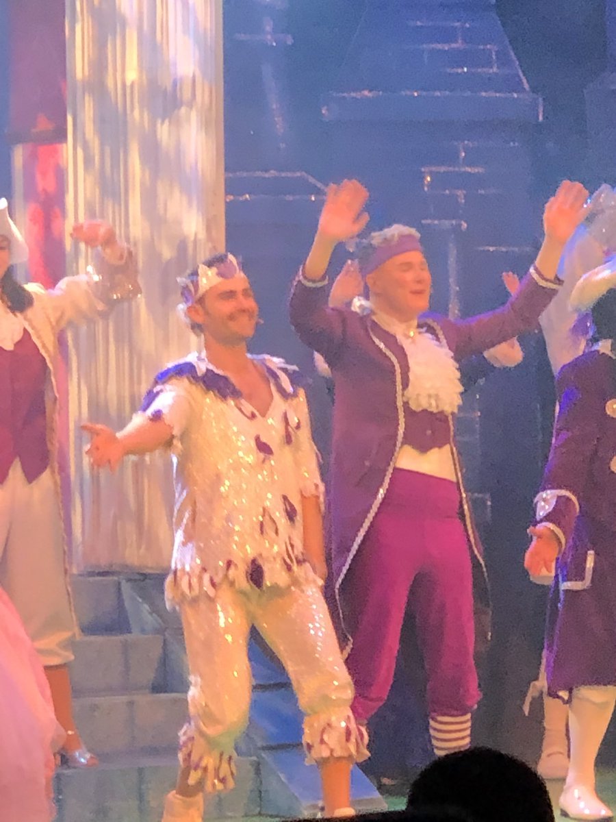 loz2308's tweet photo. Great way to spend the last day of 2021 - thank you @brid_panto. You all looked like you were having a blast and we came away dancing! Always a fabulous afternoon @bridspa #happynewyear #bridpanto #bridlington #pantoseason https://t.co/n07bJIXY4x