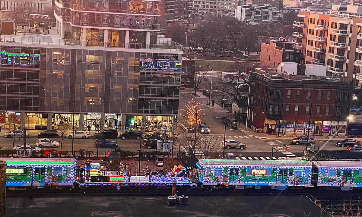 constancegail's tweet photo. “railroad crossing” #SantaTrain #CTA #ChicagoEl #RunChatHunt #RunChat @therunchat https://t.co/x3AoP1sG3B