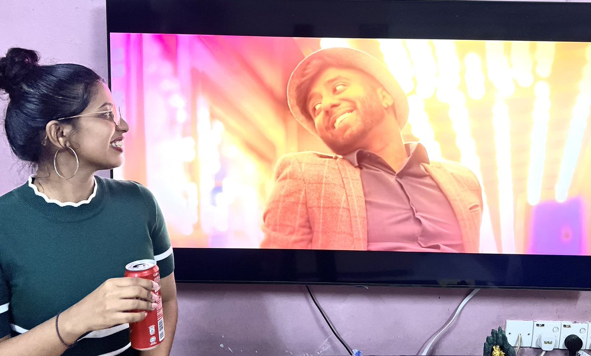 Yuuva3108's tweet photo. Happy new year everyone!!! 🥳 What’s new year without his song! #mysahiththiyamoment #mybujji #myvaeraan https://t.co/gAhtAwx0Ve