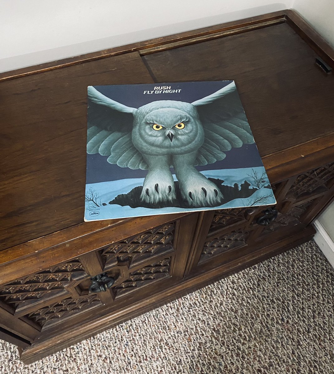 RockNRoLL_85's tweet image. “RETWEET” if you own this 70s Classic on VINYL @rushtheband