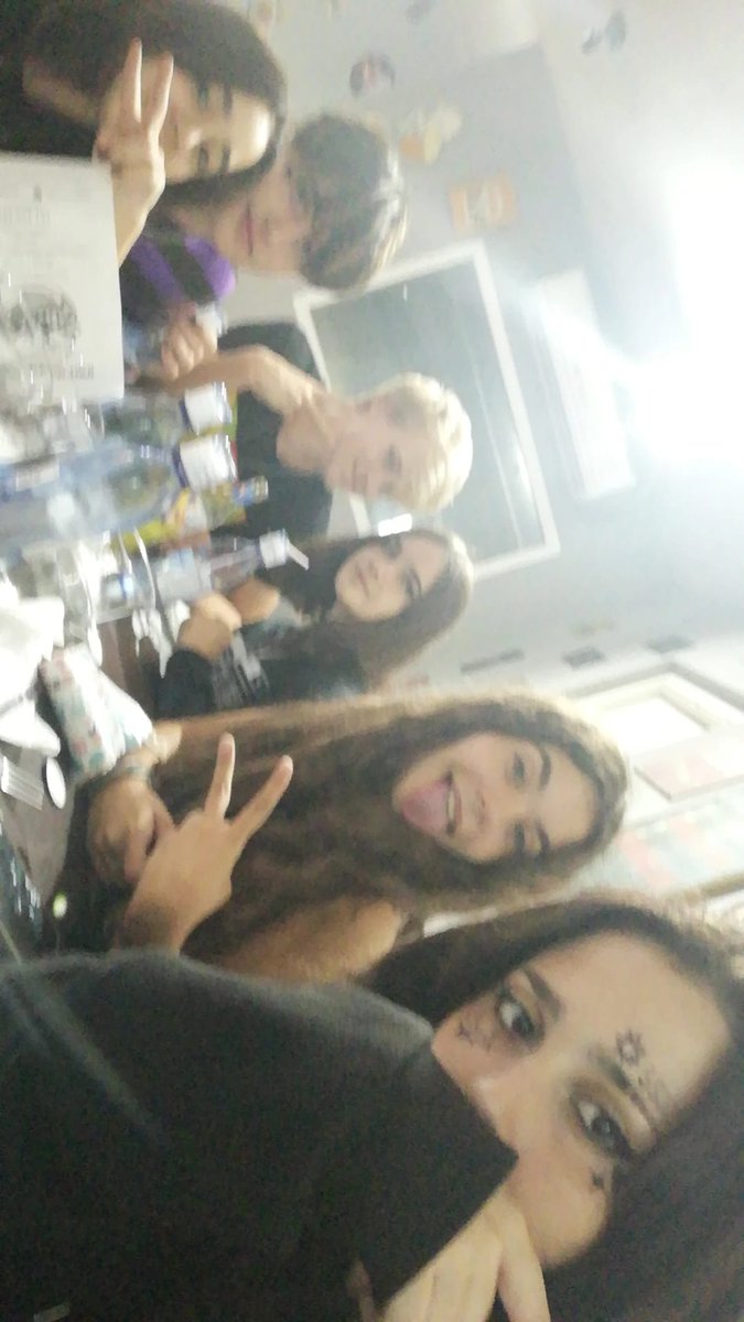 sendlovetocaro's tweet photo. por un 2022 con ellos<3 https://t.co/1VY7eksQSd