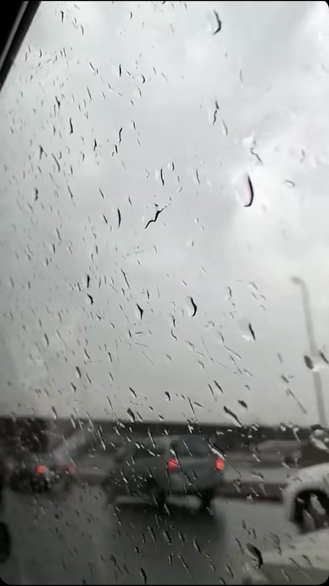 moon99986's tweet photo. ما علمگگ صووت المطر گيف أحتريگ.. !؟☔️🌱 https://t.co/5UFveNnQdn
