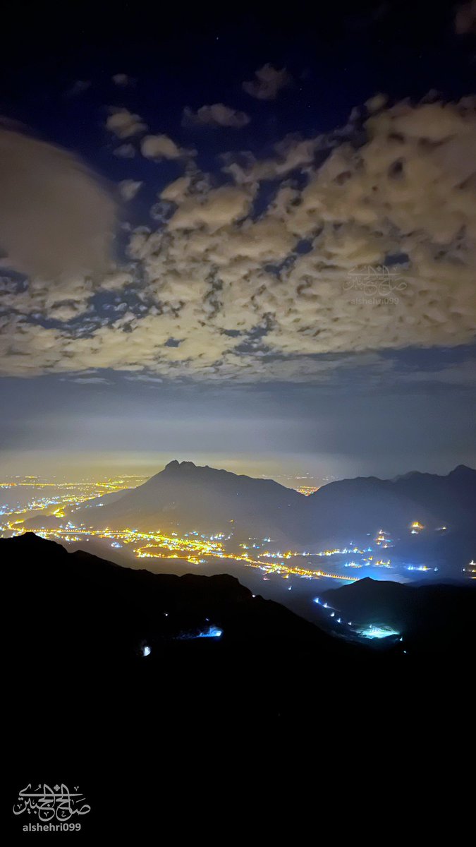 alshehri099's tweet photo. #السنه_الجديده 
#النماص
#المجاردة
صورتين لمحافظتين في (ليلة واحدة ) وعامين متتاليين 2022/2021 https://t.co/lzYJ1esy6C