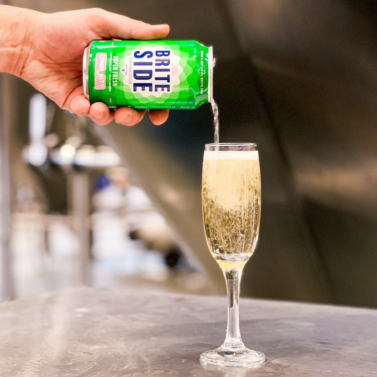 BriteSideSELTZR's tweet photo. Even if you're not that bubbly, your drink should be. Happy New Year! #TakeASipOnTheBriteSide #BriteSideHardSeltzer https://t.co/uaF0wy4abC