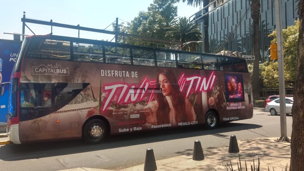stoesselmexico's tweet photo. Empezamos recordando la fiesta de TINI en el #TiniBus por la CDMX donde cantamos sus canciones, le cantamos las mañanitas y comimos pastel❤️ 

¿Estuvieron ahí con nosotras? https://t.co/aEUgkG4Siz