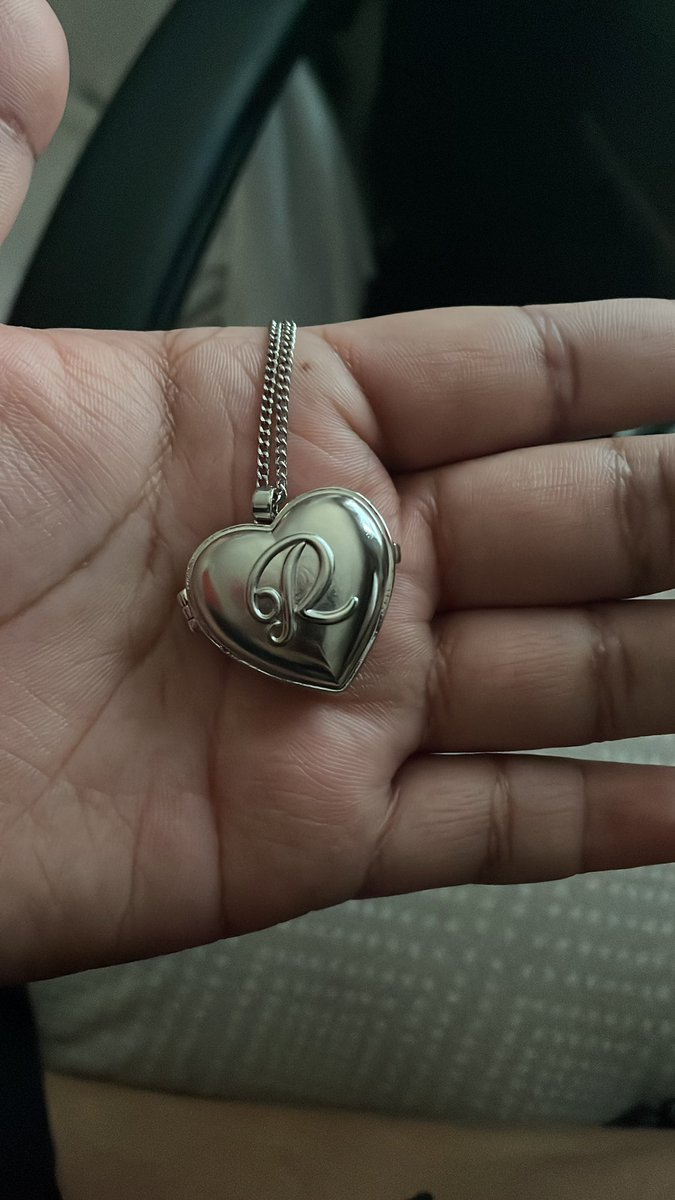 nonbinary88's tweet image. IT CAME!!! Omg it’s so beautiful ❤️❤️❤️❤️#ranboomerch @Ranboosaysstuff @ranaltboo