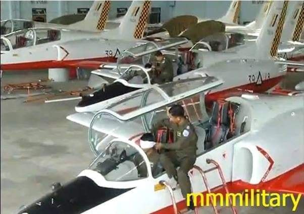 mrlynx_oficial's tweet photo. #Myanmar celebrated the 74th anniversary of their Armed Forces with the induction of four new Hongdu K-8W Karakorum for basic jet training and six #Yak130 for advance training and their 2nd submarine a #Type035 #SSK that was earlier in service with #PLAN Navy and built in 2003. https://t.co/NfxWupAzSD