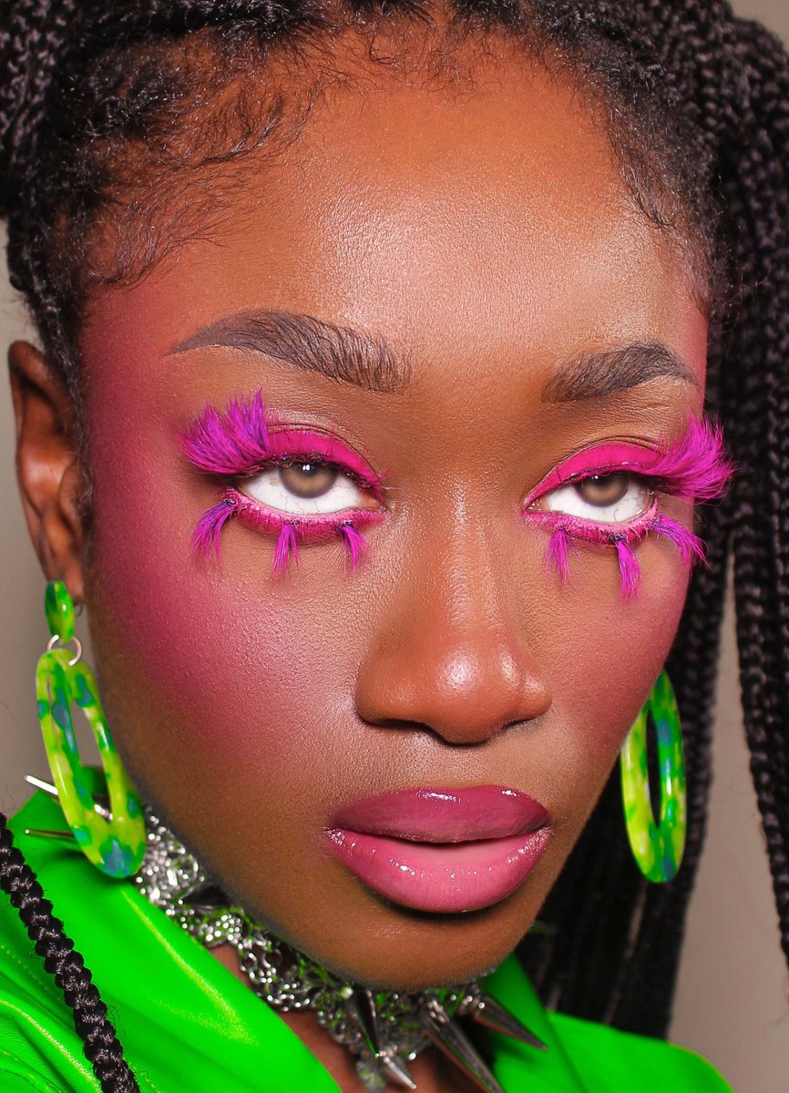 Biankablendz's tweet photo. Hi, my name is Bianka and I have a small lash business called @bewispyy ✨ a likkle like or retweet would be appreciated as it will help bring attention to my brand 🥺 thanks and have a happy New Year beeech 🗣 https://t.co/1q3tiJu57F