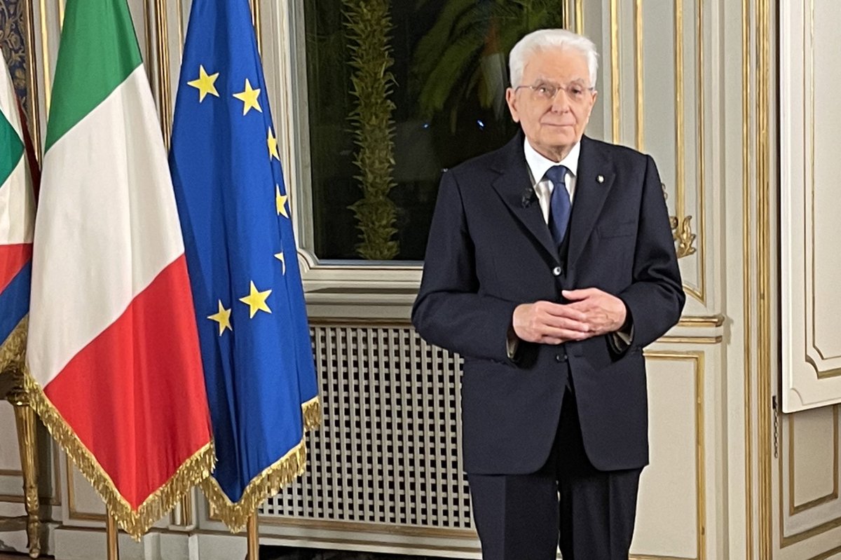 #Mattarella: L’augurio che sento di rivolgervi si fa più intenso perché, alla necessità di guardare insieme con fiducia e speranza al nuovo anno, si aggiunge il bisogno di esprimere il mio grazie a ciascuno di voi per aver mostrato, a più riprese, il volto autentico dell’Italia