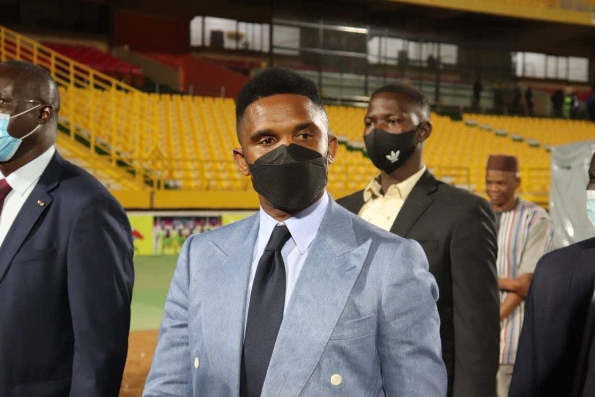 SamuelEtoo's tweet photo. Stepping into 2022 like… 

Becoming the president of @FecafootOfficie has been a true blessing - one that I intend to multiply among my fellow Cameroonians, starting with the success of the upcoming AFCON.

Wishing you and your family a happy and healthy 2022. Bonne Anneé! https://t.co/8M64yg4uZm