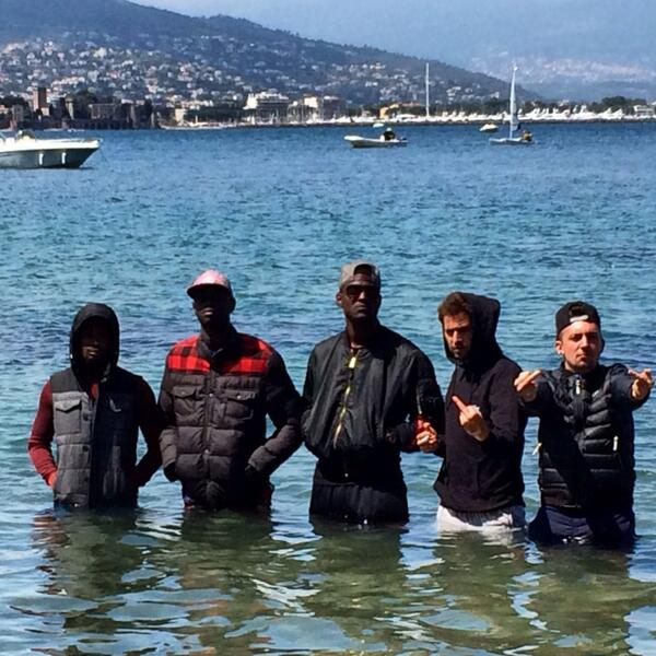 Grimkujow_'s tweet photo. Le Woop inspire Kanye West https://t.co/O1YUx7V2qC
