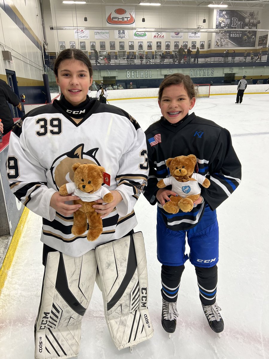 YouthHockeyHub's tweet photo. Danglefest 2021 12B
The Skippers of Minnetonka keep the ship sailing with a 3-1 win over Andover. Raegan Conrad (R) had a goal. Kaylee Rutz (L) had 30 saves. Both were chosen POTG. #YHH #Danglefest https://t.co/EMaH1dbPSH