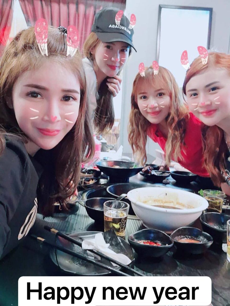 shinesdw_lee's tweet photo. Lee family new year's party https://t.co/bCv2qlD2BA