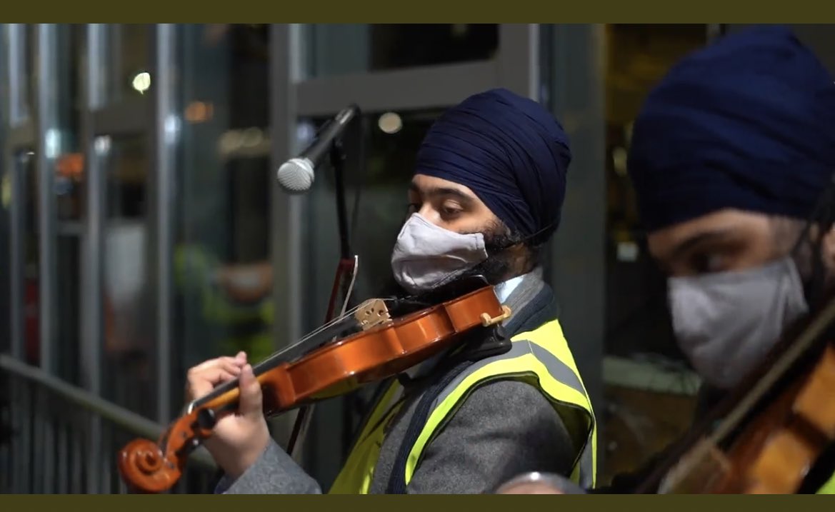 Highlight of the year! Xmas Eve, it was a privilege to volunteer at <a href="/MidlandLangar/">Midland Langar Seva Society</a> Annual Xmas Party for the homeless.🙏🏼🙏🏼 #sikh #violin #seva