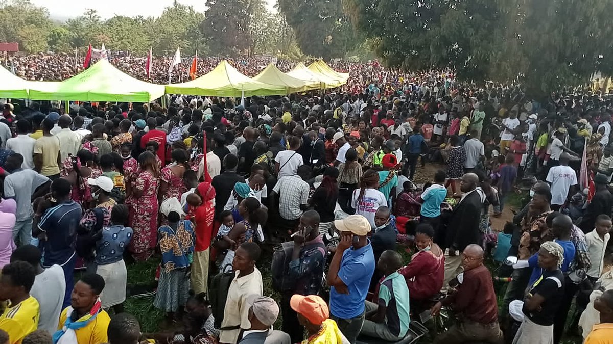 #GEMENA :En communion avec le Sud-Ubangi le 30 décembre 2021, j'ai appelé les uns et les autres à l'unité et à la cohésion. J'ai rappelé l'imperieuse nécessité de réviser la loi électorale notamment sur la réduction de la caution et le seuil d'éligibilité. <a href="/fatshi13/">Félix A. Tshisekedi</a>