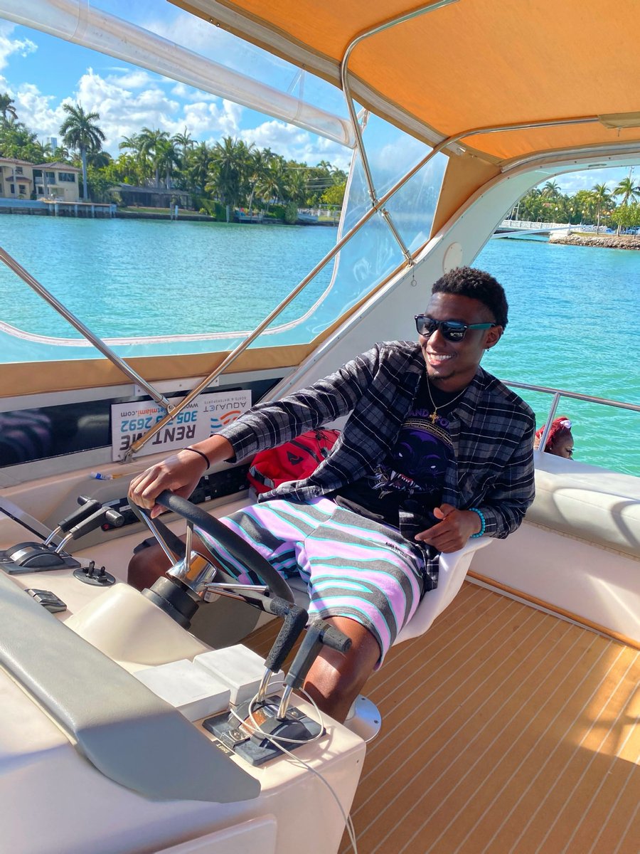 ahmaad___'s tweet photo. “this my last year being humble.” 

📸:https://t.co/AZ3U21T34O https://t.co/y7H8FQVGGa
