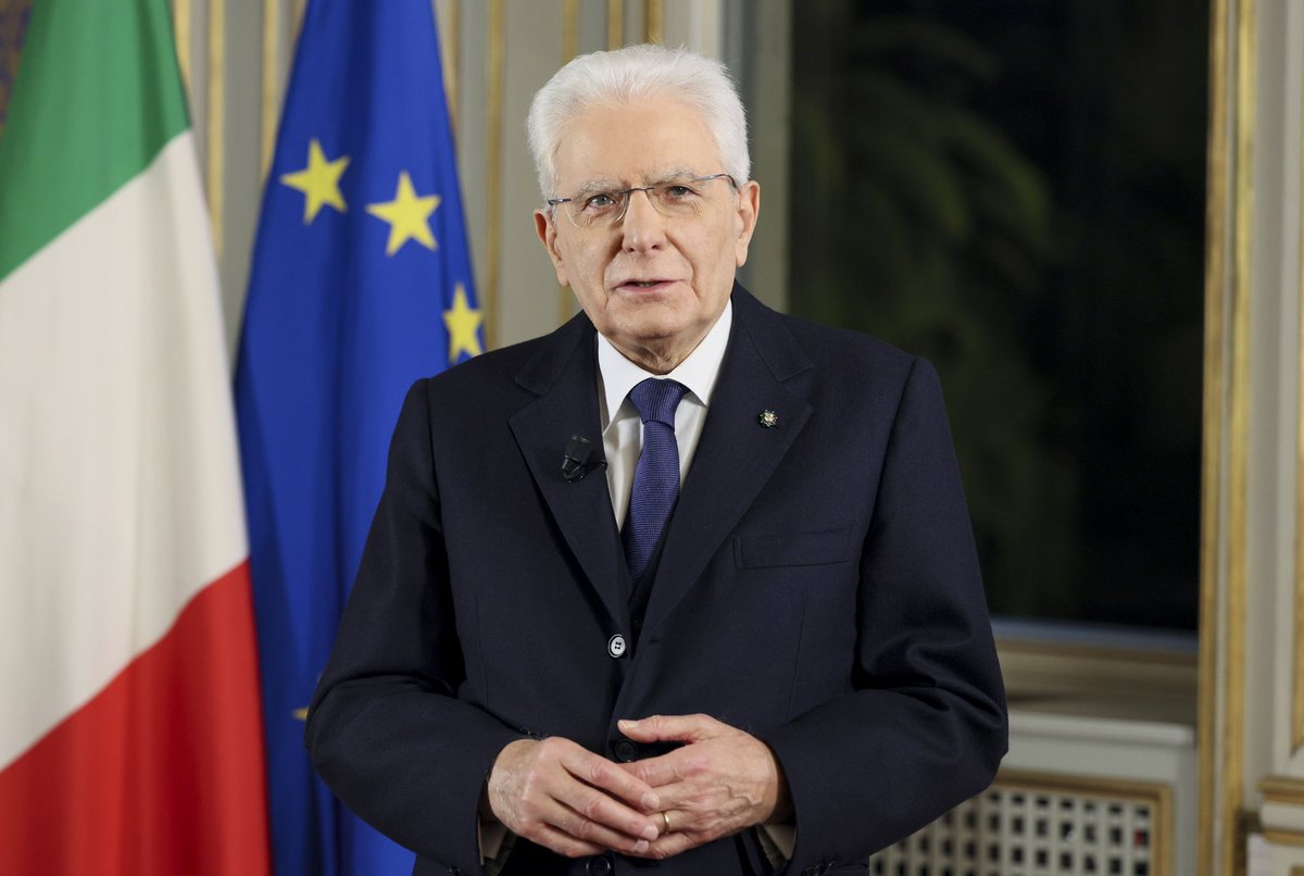 Quirinale's tweet photo. #Mattarella: Anche nei momenti più bui, non mi sono mai sentito solo e ho cercato di trasmettere un sentimento di fiducia e gratitudine a chi era in prima linea https://t.co/yaEwqVIKiC