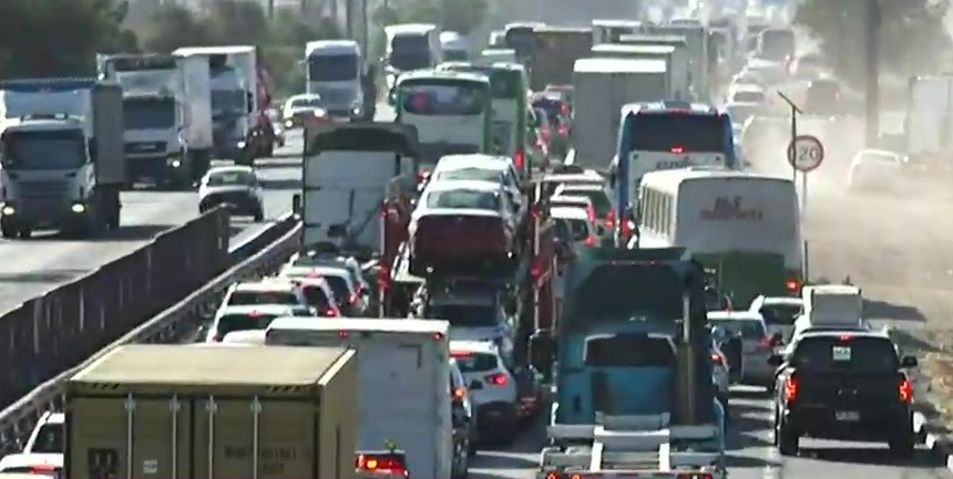 miguelfriasreca's tweet photo. Hoy Ruta 68  Necesitamos línea férrea en todo Chile. ( transporte y carga )
#QueVuelvanLosTrenes
________🚂🚃🚃🚃🚃🚃🚃🚃__________ https://t.co/Mu66aOKZ9U