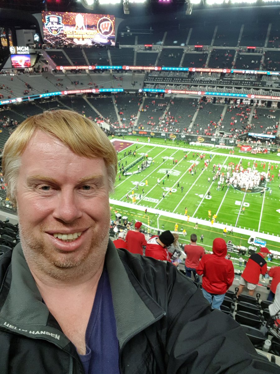 Wenn Man(n) Urlaub macht
- Sonntag: Raiders
- Montag: Golden Knights (leider verschoben)
- Donnerstag: Las Vegas Bowl
- Freitag (heute): Golden Knights
Was will Man(n) mehr.
<a href="/ransport/">ran</a> <a href="/ProSiebenMAXX/">ProSieben MAXX</a> #ranNFL #ranCollege