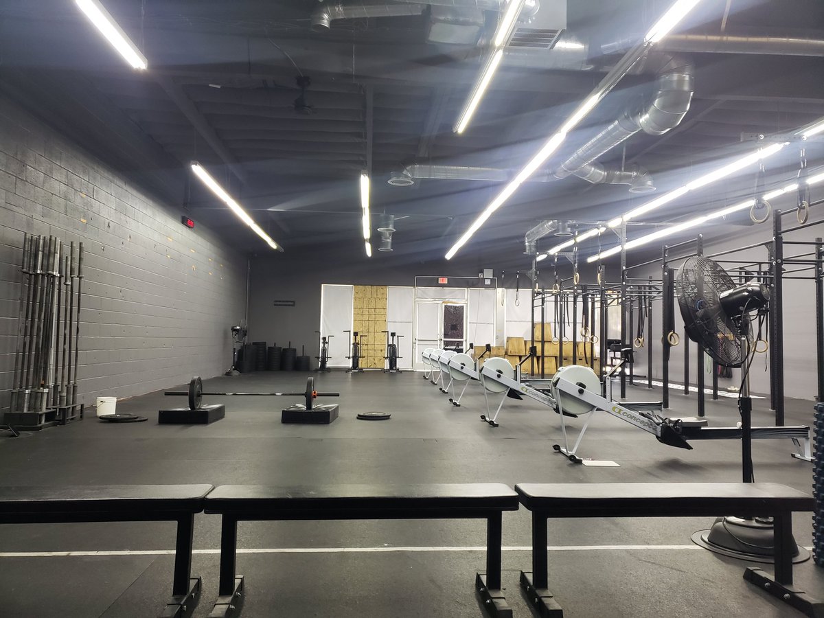 AlexVaz714's tweet photo. Are you taking New Years eve off? Or are you finishing like you started? Strong. Never stop and never quit. #Crossfit #fitforlife #ncfit #thirstforimmortality https://t.co/Yt3X49uRAx