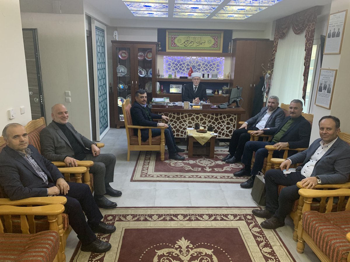 avfatihunal's tweet photo. Batı Trakya'da Gümülcine Seçilmiş Müftüsü Sn İbrahim Şerif'i ziyaret ederek,Ana Vatan'dan gönderilen selamları ilettik.
Ziyarette Keçiören Belediye Başkanımız Sn Turgut Altınok'un gönderdiği hediyeyi de takdim ettik.
@turgutaltinok06 https://t.co/7h57Gqsak7