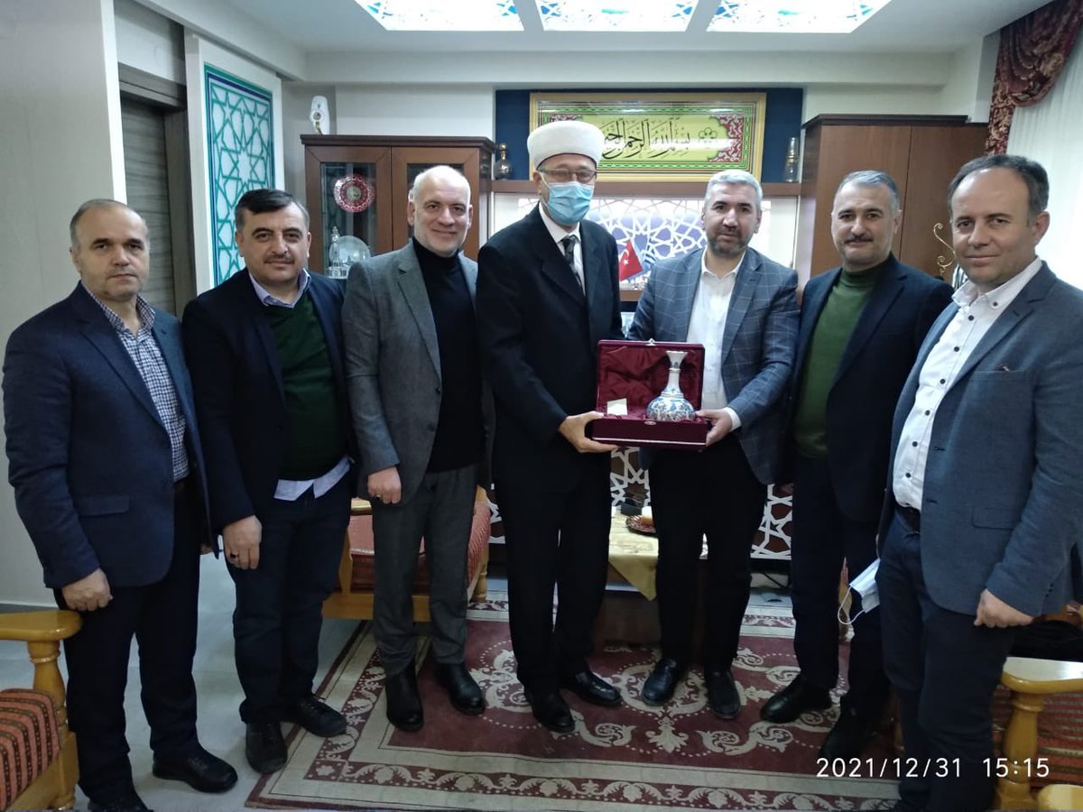 avfatihunal's tweet photo. Batı Trakya'da Gümülcine Seçilmiş Müftüsü Sn İbrahim Şerif'i ziyaret ederek,Ana Vatan'dan gönderilen selamları ilettik.
Ziyarette Keçiören Belediye Başkanımız Sn Turgut Altınok'un gönderdiği hediyeyi de takdim ettik.
@turgutaltinok06 https://t.co/7h57Gqsak7