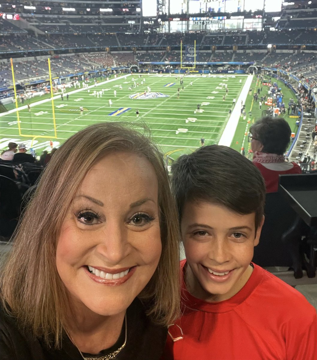 #bearcats #2021cottonbowl

Thomas and I are cheering for Cincinnati today.