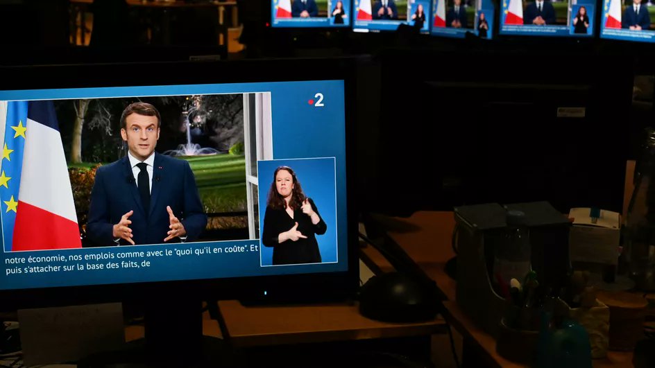 franceinfo's tweet photo. Covid-19 : Emmanuel Macron annonce des "semaines difficiles" mais "de vraies raisons d'espérer" pour 2022

https://t.co/CzP5Eu2sp8 https://t.co/F8pOwompEt