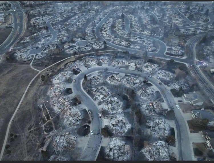 marcelobalboa17's tweet image. My heart is broken today as I found out that my house survived the fire when so many people in our community lost their homes. The devastation in our community is unreal. Please keep our community in your thoughts &amp;amp; prayers. My gratitude for the first responders is immeasurable.