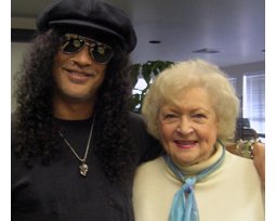 crockpics's tweet photo. Slash with Betty White. #RIPBettyWhite https://t.co/JkaLbX6d5Q