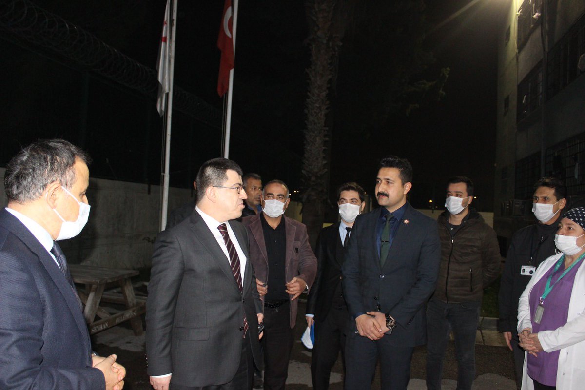 AkhnMst's tweet photo. Göç İdaresi Başkanımız Sayın Dr.Savaş ÜNLÜ ve Vali Yardımcımız Sayın Adem ASLAN yeni yıl temennileriyle birlikte Geri Gönderme Merkezimizi ve bu gece görevleri başında olan personellerimizi ziyaret ettiler. https://t.co/xtKTAtB7Yq