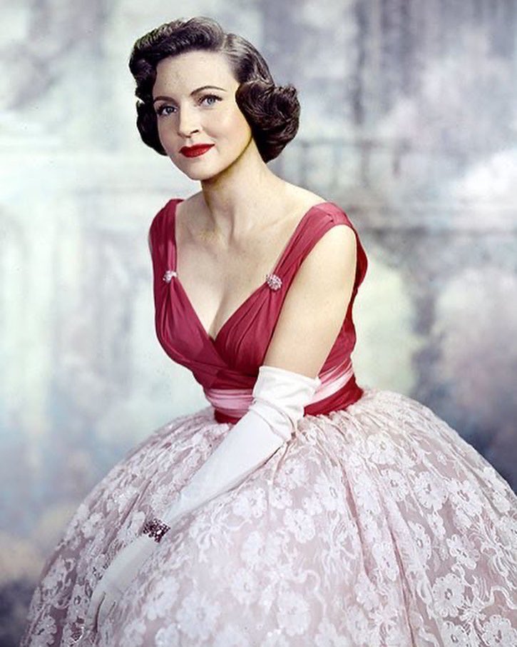 WorldOfWonder's tweet image. Betty White has passed at 99, weeks before her 100th birthday. A supporter of LGBTQ equality and acceptance, was known for her work in The Golden Girls, The Mary Tyler Moore Show, Hot in Cleveland, & countless other roles. 
Rest in power, Betty. Thank you for being a friend. ❤️