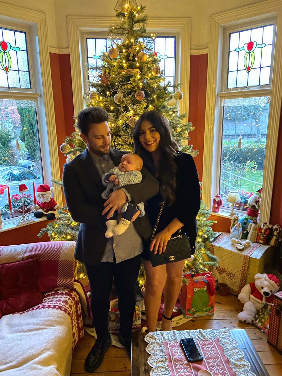 Blessed with the best 💫
Happy New Year 🥂
Here’s to a happy and healthy 2022 ❤️
#sixweeksofMax