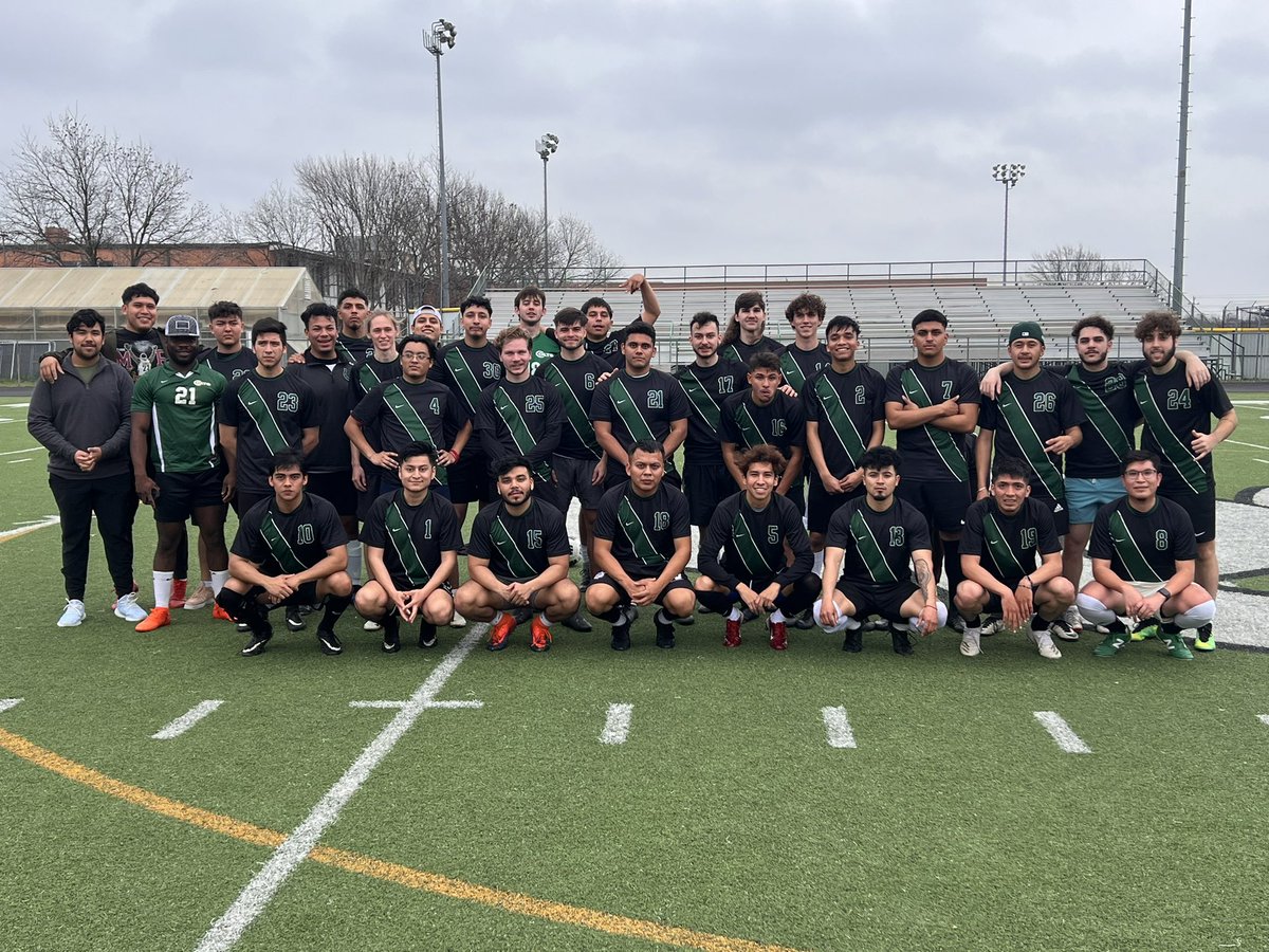 ahscoltsoccer's tweet image. Overwhelmed by the turnout for the alumni game today. Classes of 2013–2021 represented. 30+! The old guys still have it, they came out with a 5-4 victory over the varsity. @LethalSoccer @tascosoccer @ArlingtonHigh @ahsstumedia