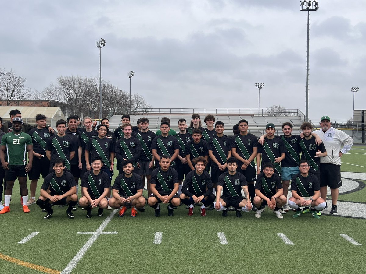 ahscoltsoccer's tweet image. Overwhelmed by the turnout for the alumni game today. Classes of 2013–2021 represented. 30+! The old guys still have it, they came out with a 5-4 victory over the varsity. @LethalSoccer @tascosoccer @ArlingtonHigh @ahsstumedia