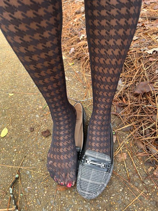 Too much pattern? 😝  PS: for my onlyFAM, I pinned all my pillow humping in hose vids to the top of my<a href="/tag/pedalpumping"class="tags"><span>#pedalpumping</span></a>