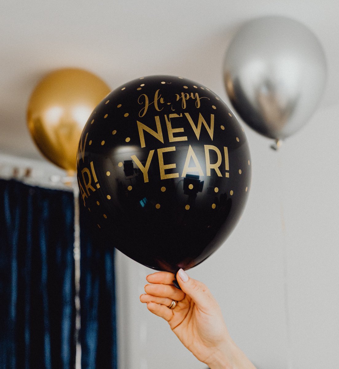 VaultInsHQ's tweet photo. We'd like to extend a big "thank you" to everyone who made 2021 a great year! The support of our customers, agents, and employees is key to our success and growth, and we look forward to what 2022 has in store for Vault. 

Wishing you all a happy and safe new year! https://t.co/JPDNT6wTOG