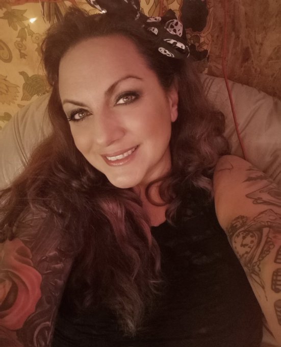 Wishing you a very merry new year before I get too tipsy x https://t.co/AKQqZrzQGF<a href="/tag/allnatural"class="tags"><span>#allnatural</span></a><a href="/tag/bbw"class="tags"><span>#bbw</span></a><a href="/tag/classicnude"class="tags"><span>#classicnude</span></a>