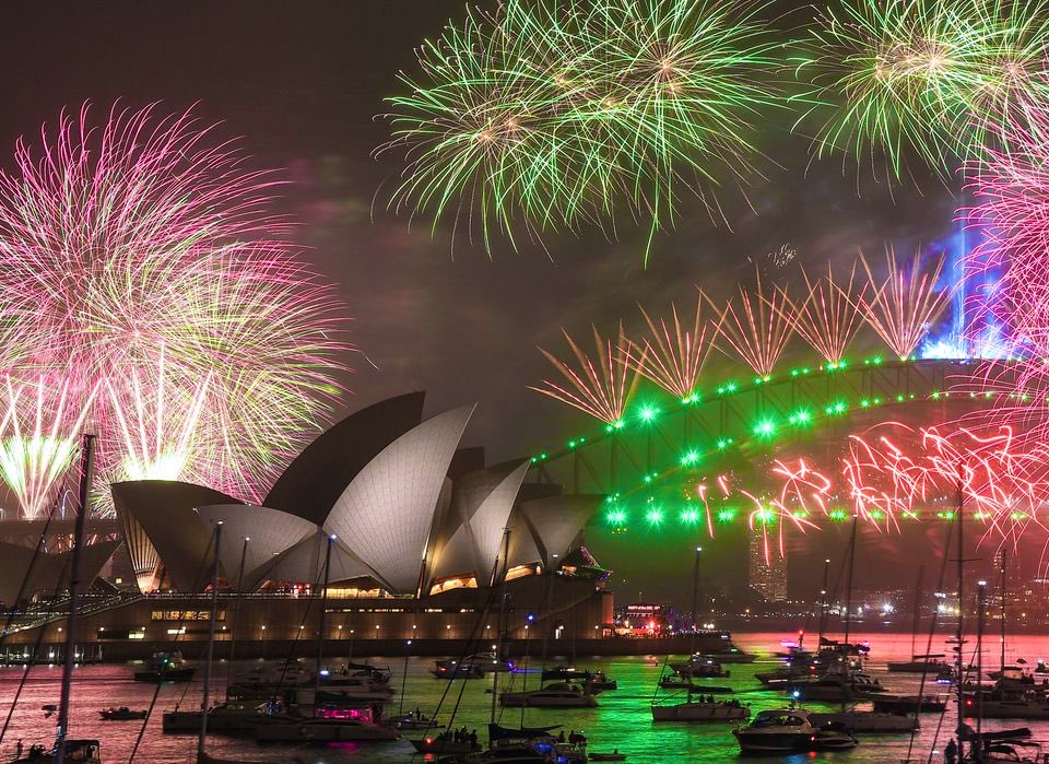 новогодние традиции австралии. харбор бридж сидней салют. январь в австралии. январь в австралии. новый год в сиднее.