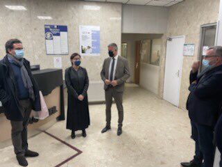Prefet24's tweet photo. M le préfet et M le directeur de cabinet ont rendu visite pour ce dernier jour de l’année aux services d’urgence de #Dordogne.
Merci à tous pour votre engagement quotidien au service des périgourdins ! https://t.co/QVwVzpMPyi