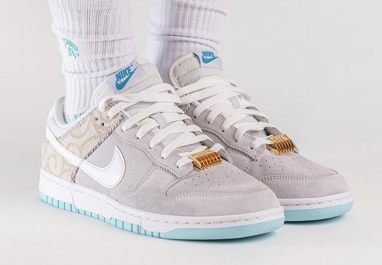 JustFreshKicks's tweet photo. On Foot Look at the Nike Dunk Low "White Barber Shop" 💈 https://t.co/aUWowcWung https://t.co/U4KE3B6eZe