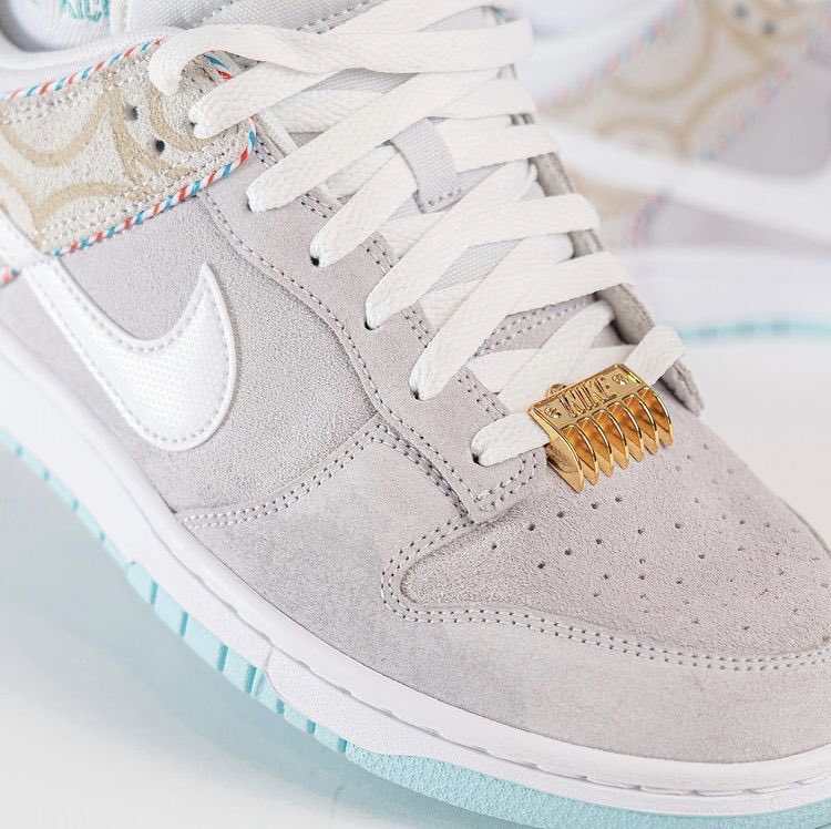 JustFreshKicks's tweet photo. On Foot Look at the Nike Dunk Low "White Barber Shop" 💈 https://t.co/aUWowcWung https://t.co/U4KE3B6eZe