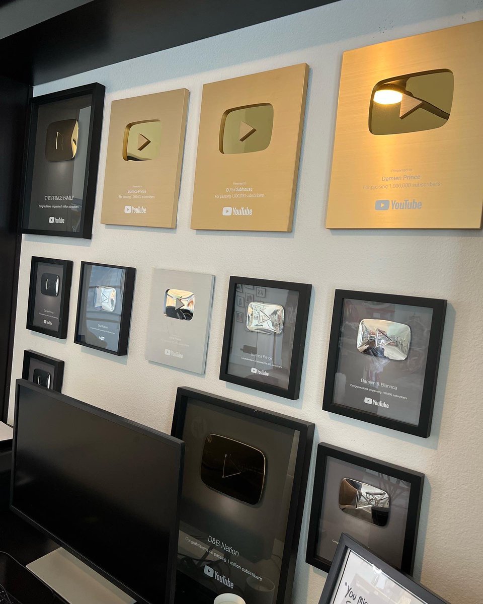 DamienPrinceJr's tweet photo. 2021 Was A Successful Year, I Reached All My Goals. Next Year 2022 We Will Get That 💎🏆 ▶️. 6 BILLION MINUTES WATCHED! 700 MILLION VIEWS! This only 2 channels, not including the other 4! Thank You Family For Everything! Next Year History Will Be Made Again! 🔥🏆🤞🏾💯📈😎 https://t.co/4CcrFFlniN