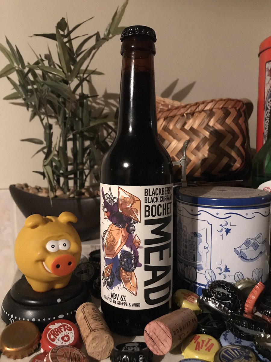 Comment finir l’année de belle façon ? Avec l’un de mes coups de cœur ! Blackberry &amp; Black Currant Bochet par l’hydromellerie Steppe &amp; Wind (Степь и Ветер) située à Orenburg 🇷🇺 💖 🐻 🍯