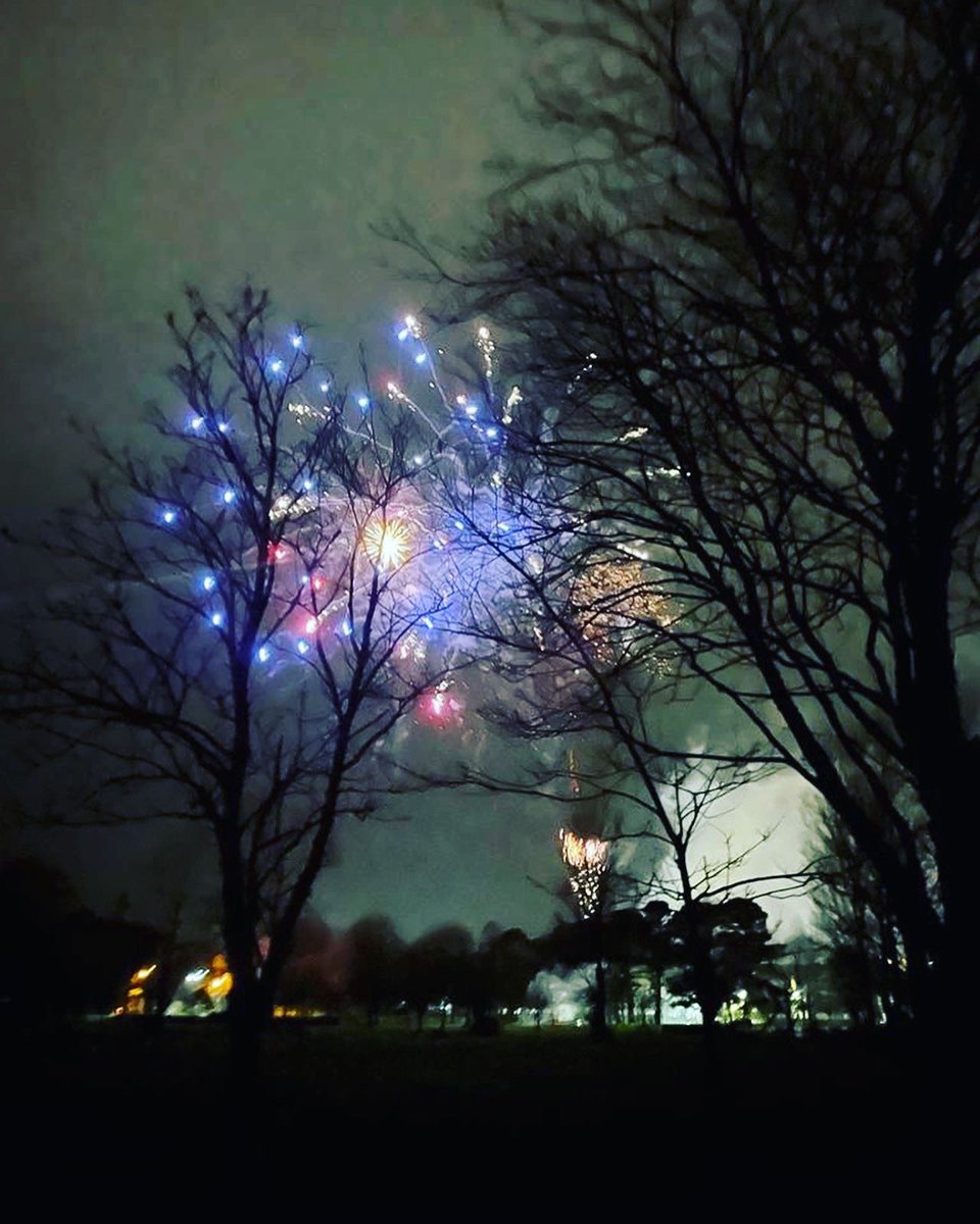 Thank you to Michael Byrne for sharing this wonderful picture of this evenings fire works display 

#happynewyear 
#tralee 
#christmasinkerry