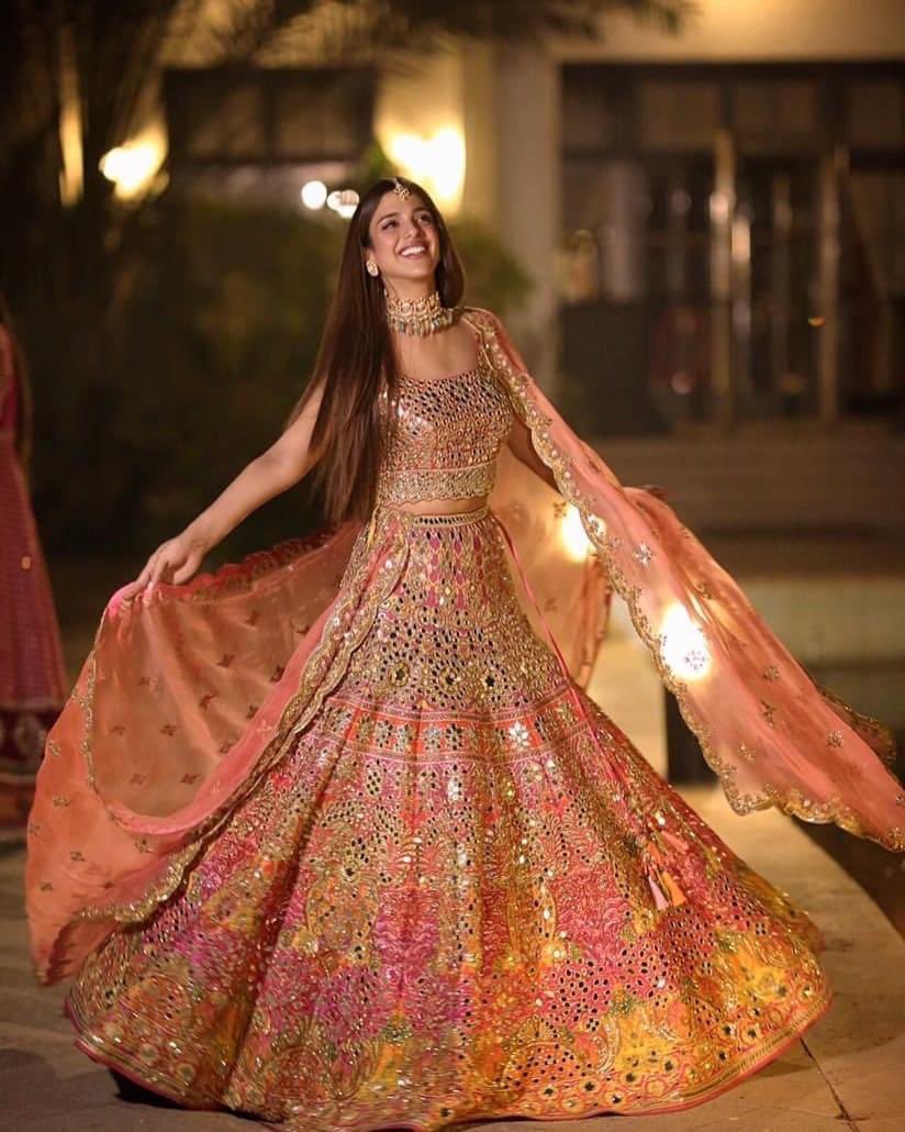 PDC747's tweet photo. Loving the glam on gorgeous @sonyahussyn in a bespoke #NomiAnsari lehnga choli with intricate mirror work - stunning
#SonyaHussyn #AllureByMht #SonyaxNomiAnsari #WeddingSeason https://t.co/iOdFENOvX7
